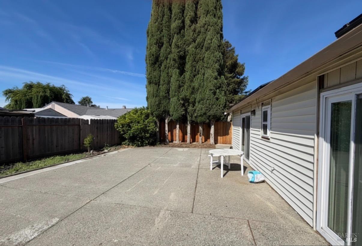 1347 Lois Lane Suisun City CA 94585