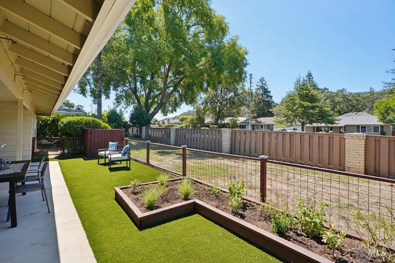 14 Oakgreen Santa Rosa CA 95409