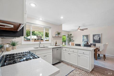 14 Oakgreen Santa Rosa CA 95409