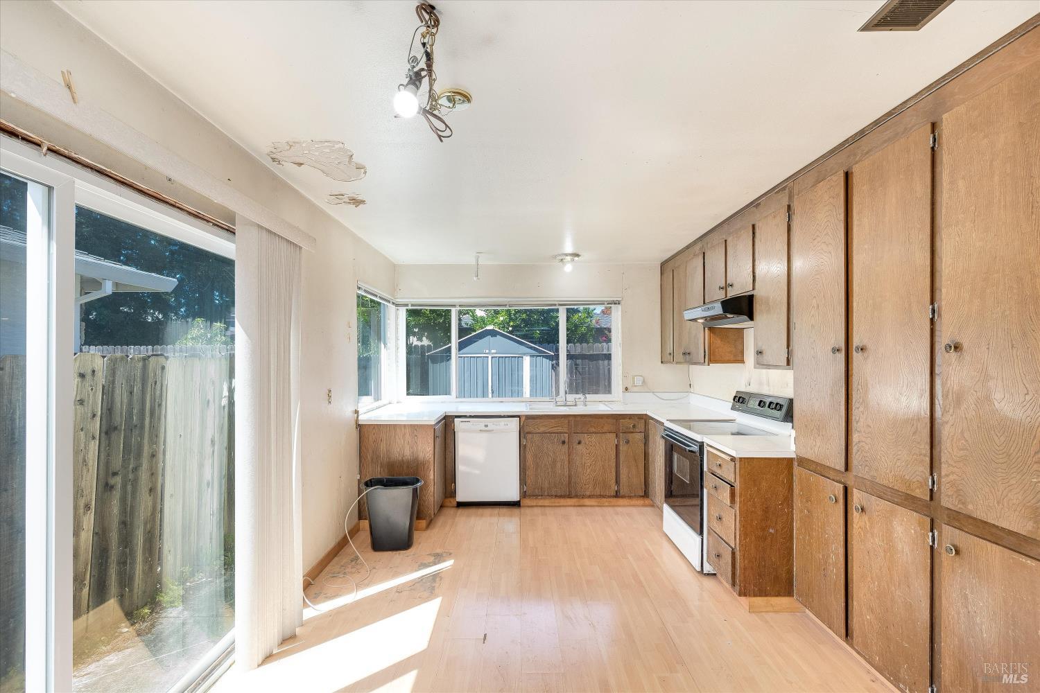 1554 Parkwood Street Napa CA 94558