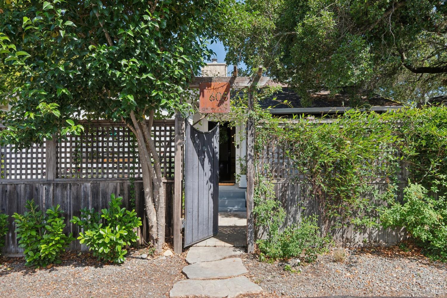 605 Calle Del Monte Sonoma CA 95476