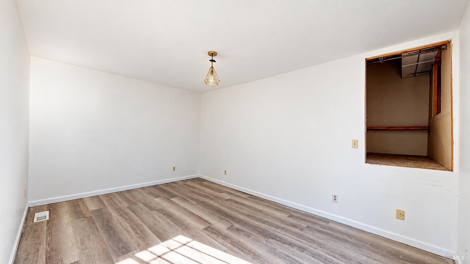 9515 Castlewood Street Oakland CA 94605