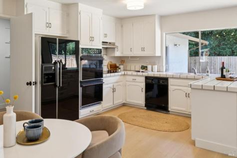 8 W Castlewood Drive San Rafael CA 94901