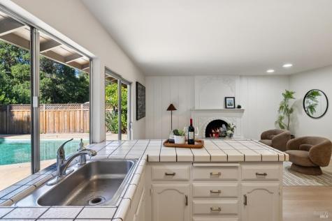 8 W Castlewood Drive San Rafael CA 94901
