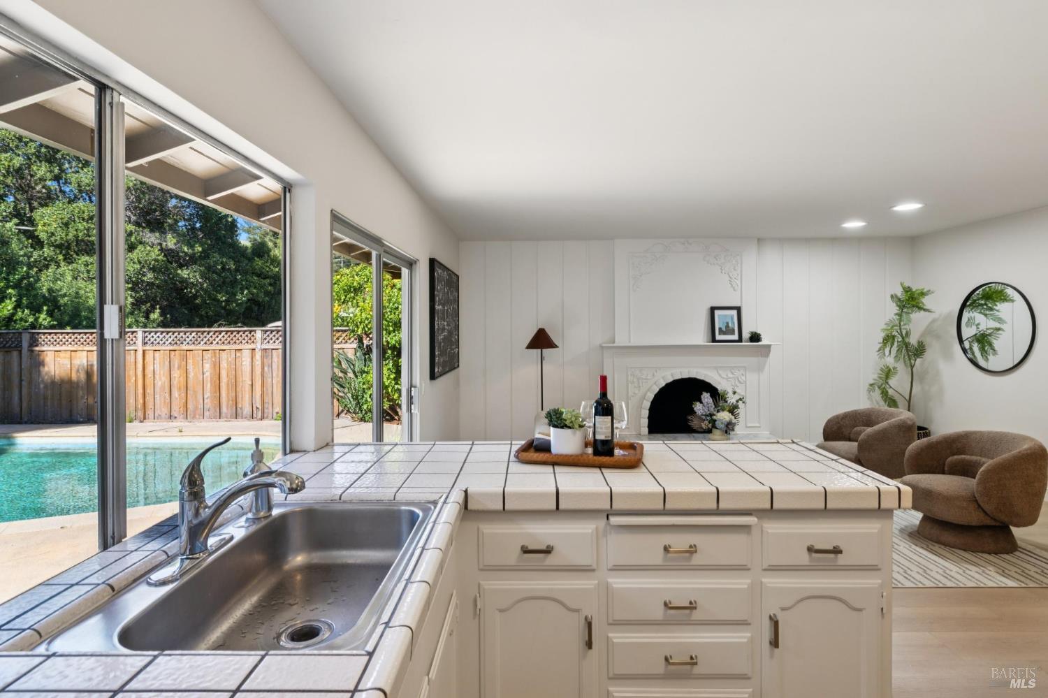 8 W Castlewood Drive San Rafael CA 94901