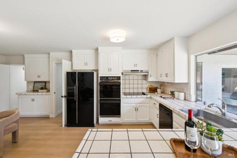 8 W Castlewood Drive San Rafael CA 94901