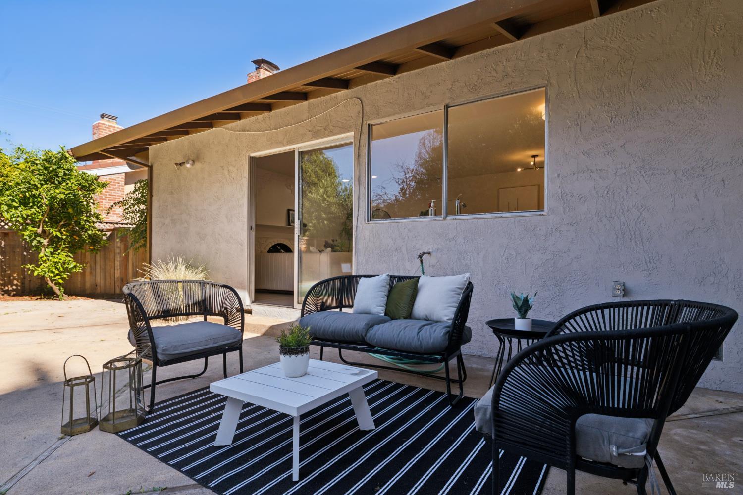 8 W Castlewood Drive San Rafael CA 94901
