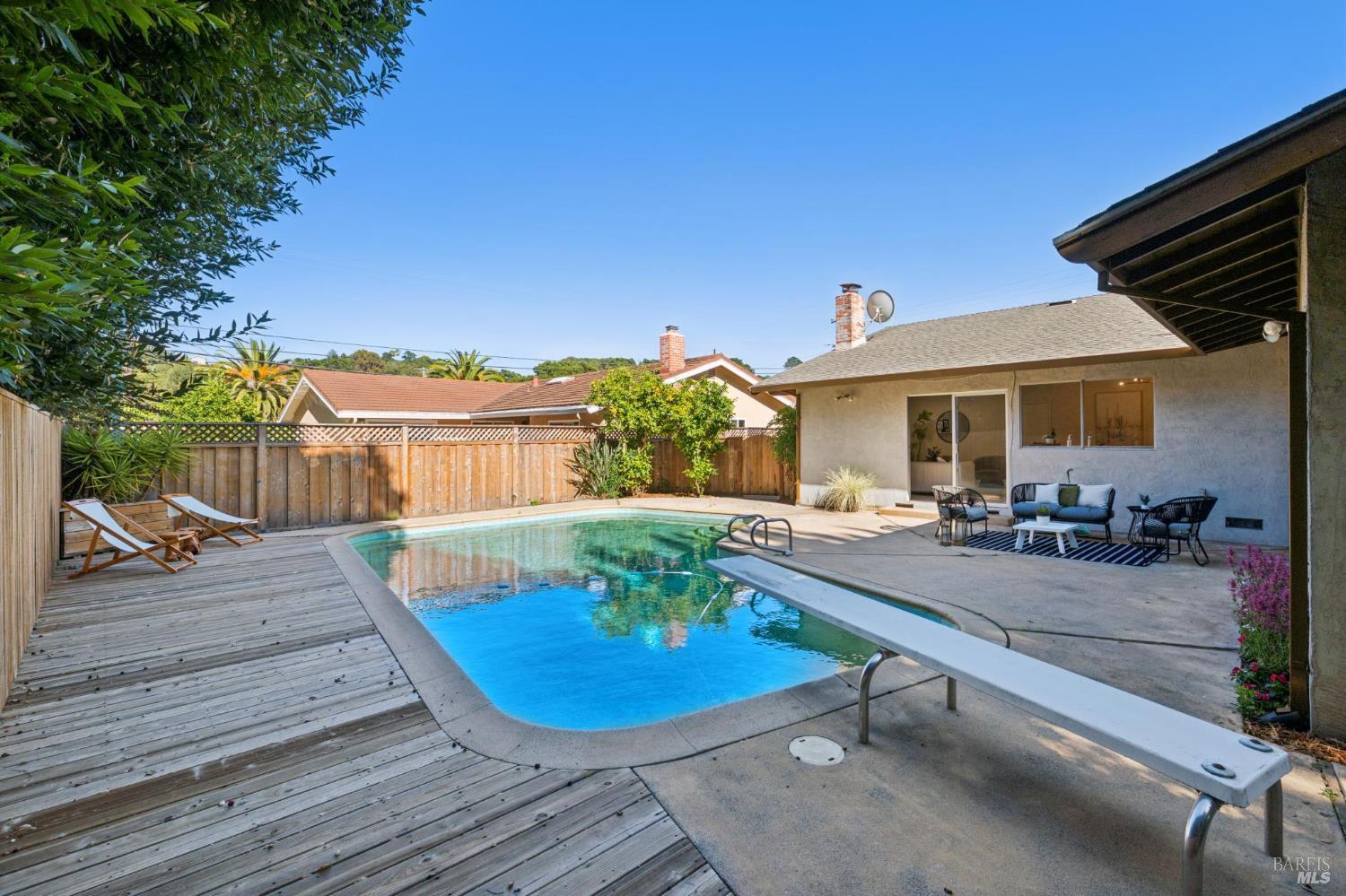 8 W Castlewood Drive San Rafael CA 94901