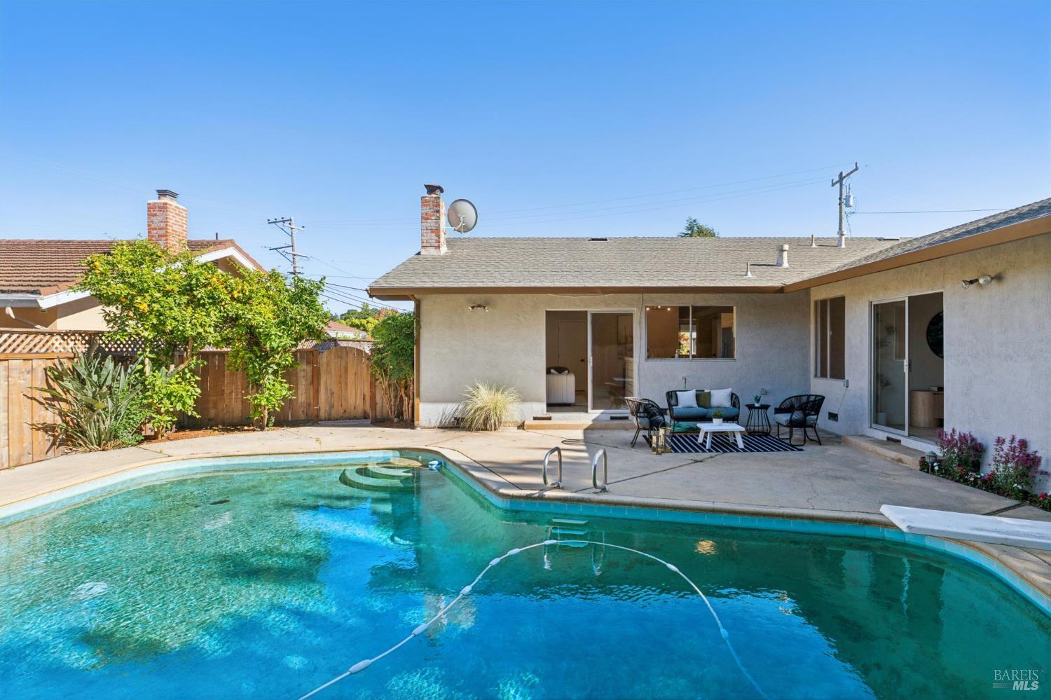 8 W Castlewood Drive San Rafael CA 94901