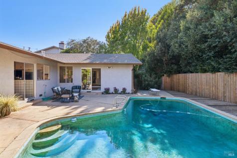 8 W Castlewood Drive San Rafael CA 94901