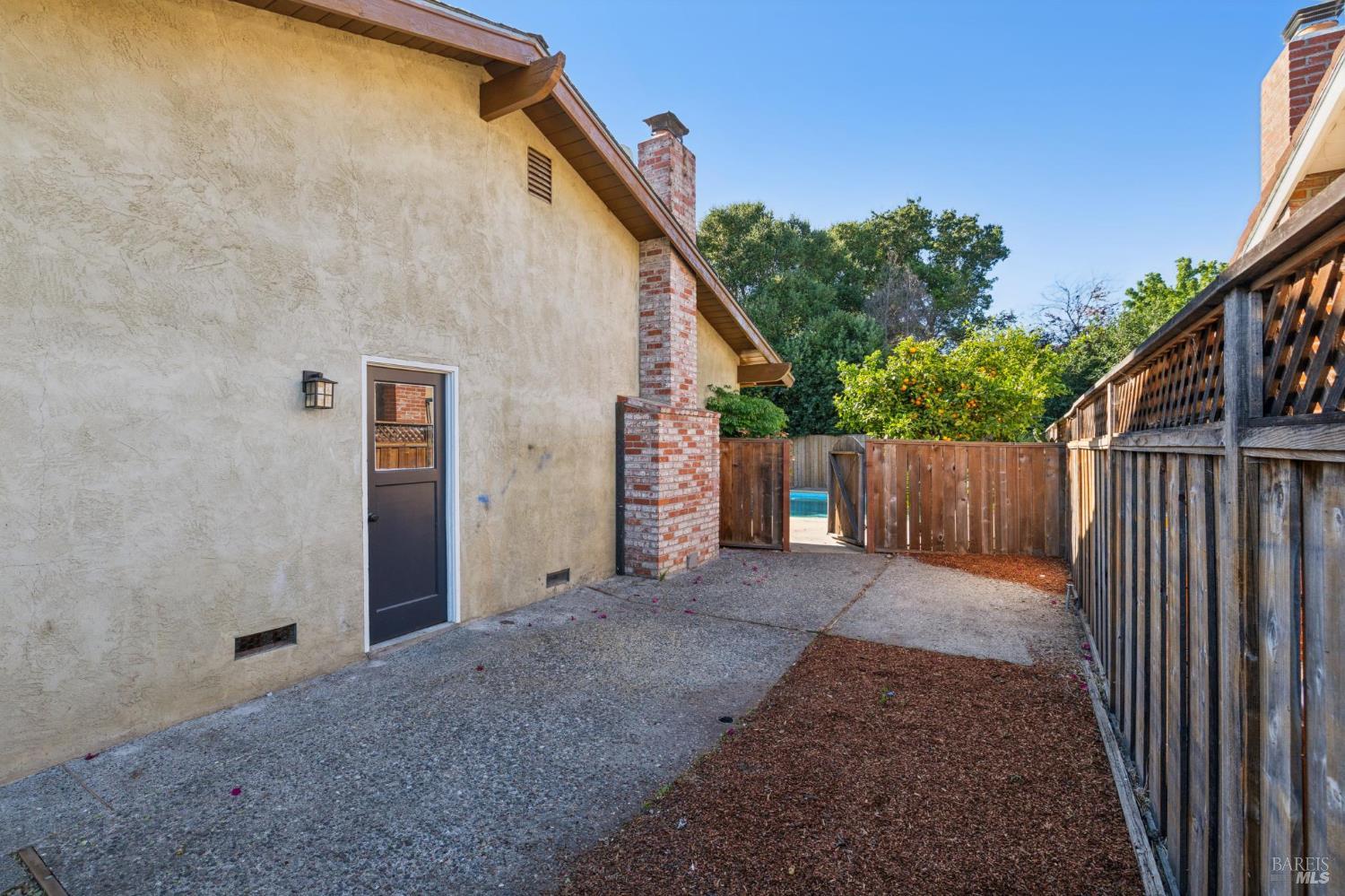 8 W Castlewood Drive San Rafael CA 94901