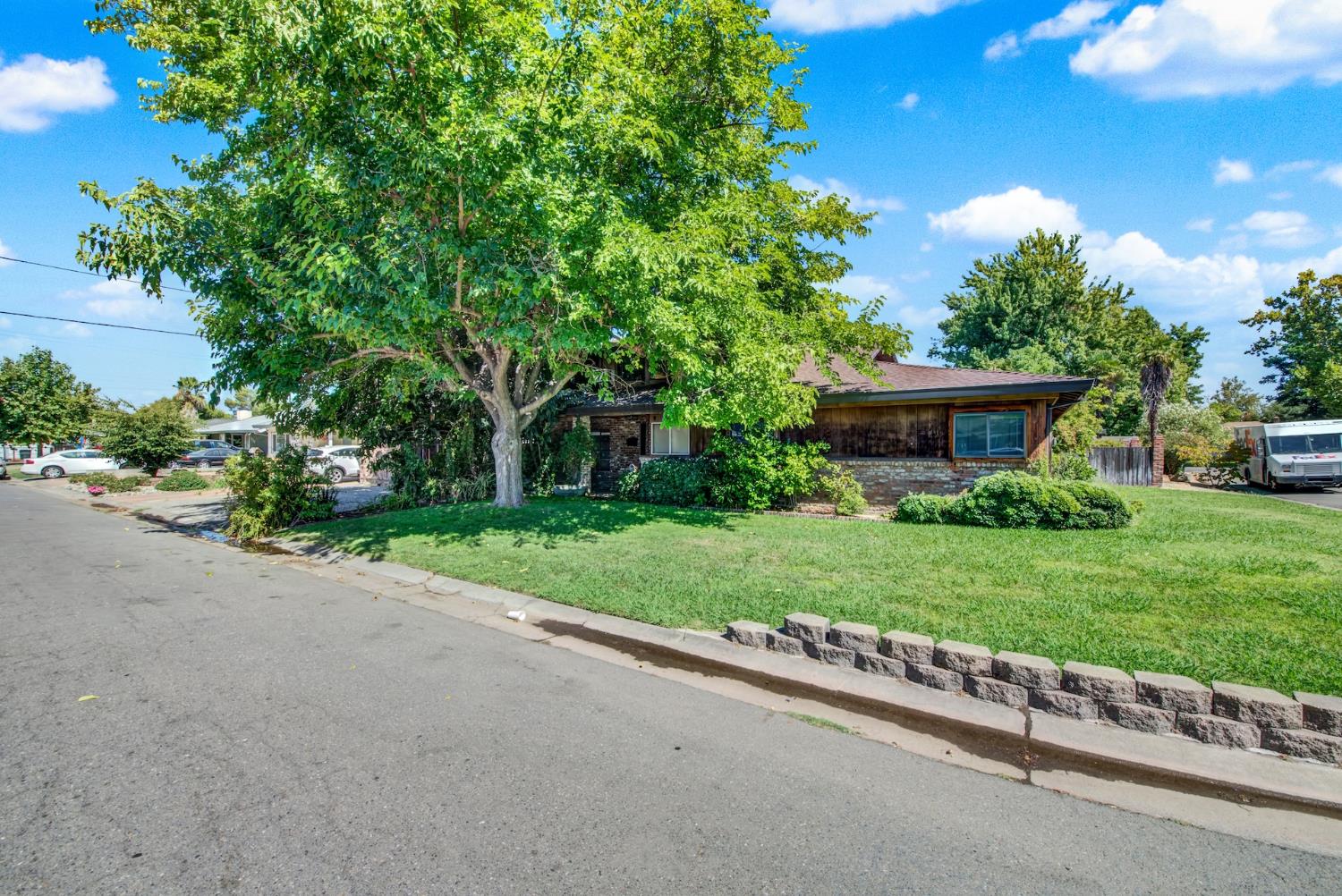 2225 Franco Lane Sacramento CA 95821