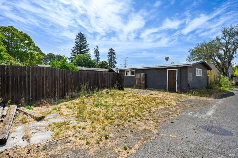 1433 Spruce Way Healdsburg CA 95448