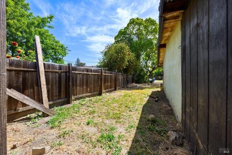 1433 Spruce Way Healdsburg CA 95448