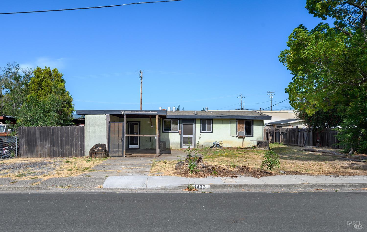 1433 Spruce Way Healdsburg CA 95448
