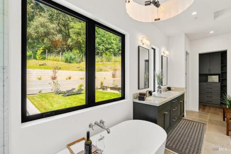 1099 Dry Creek Road Healdsburg CA 95448