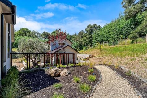 1099 Dry Creek Road Healdsburg CA 95448