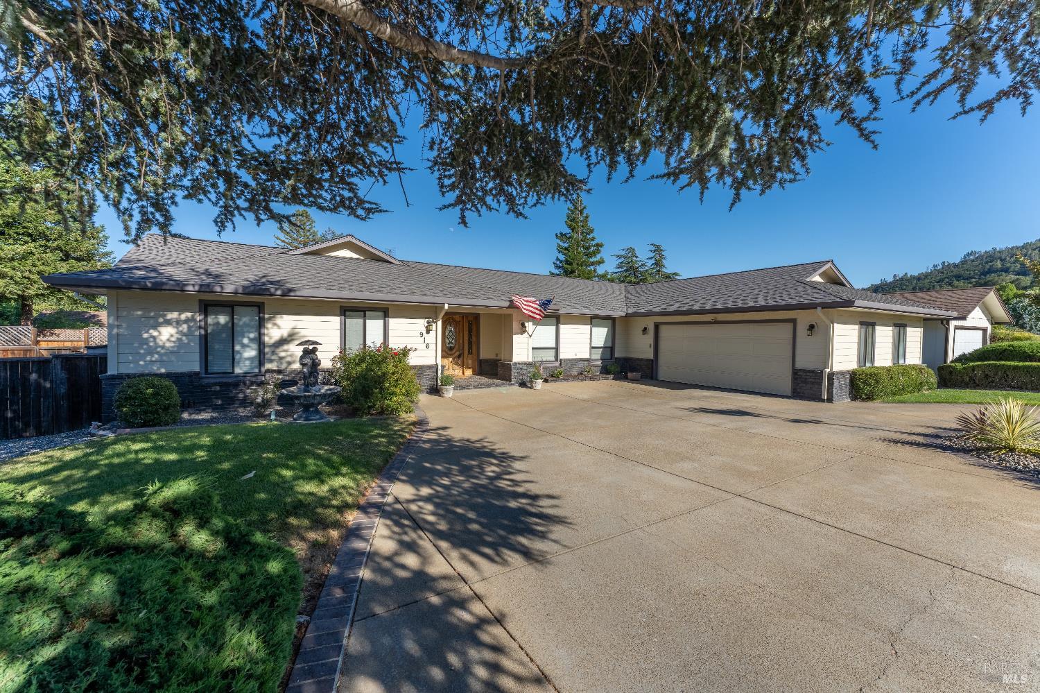 916 Fairway Avenue Ukiah CA 95482
