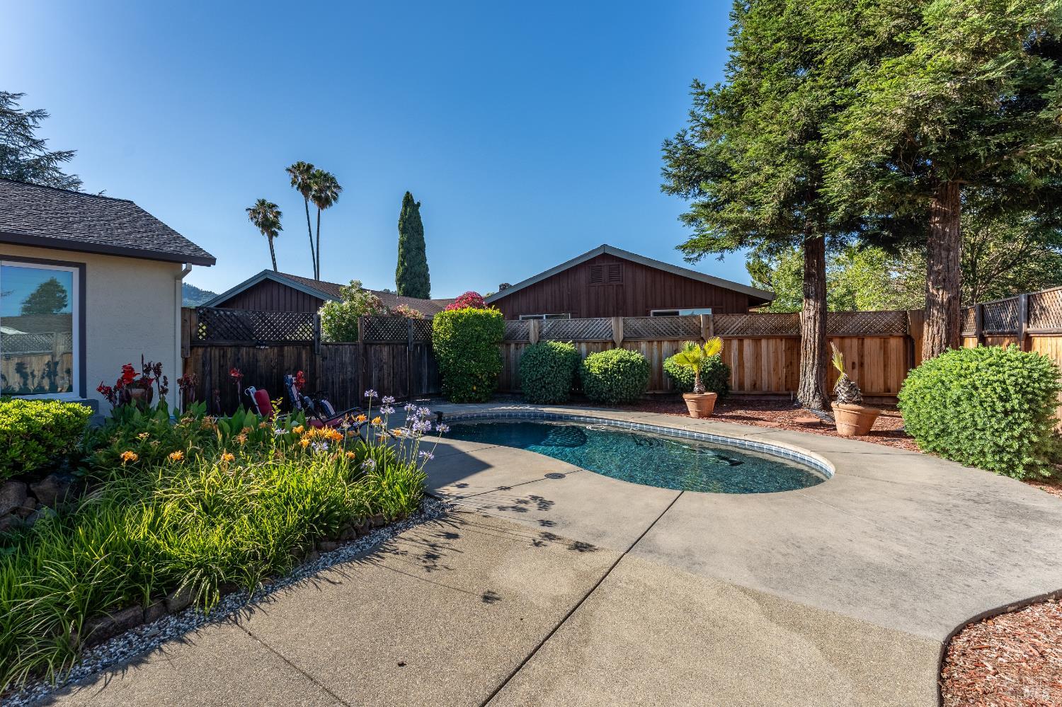 916 Fairway Avenue Ukiah CA 95482