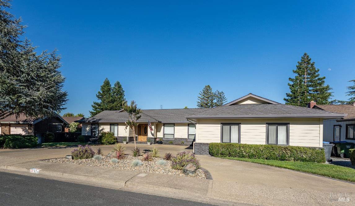 916 Fairway Avenue Ukiah CA 95482