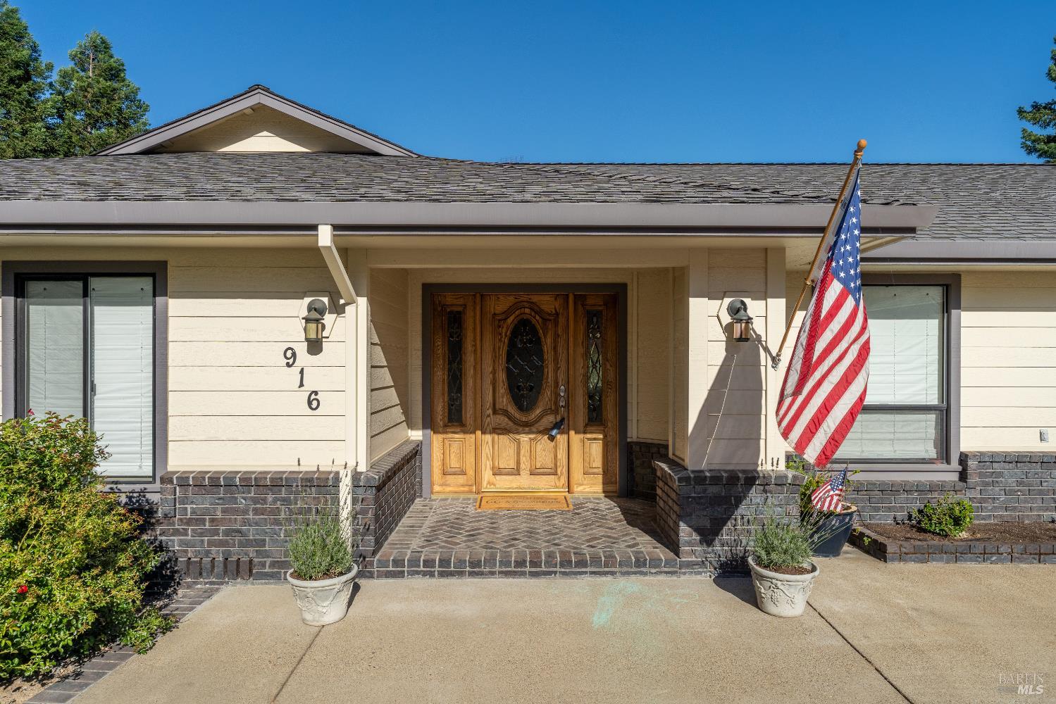 916 Fairway Avenue Ukiah CA 95482