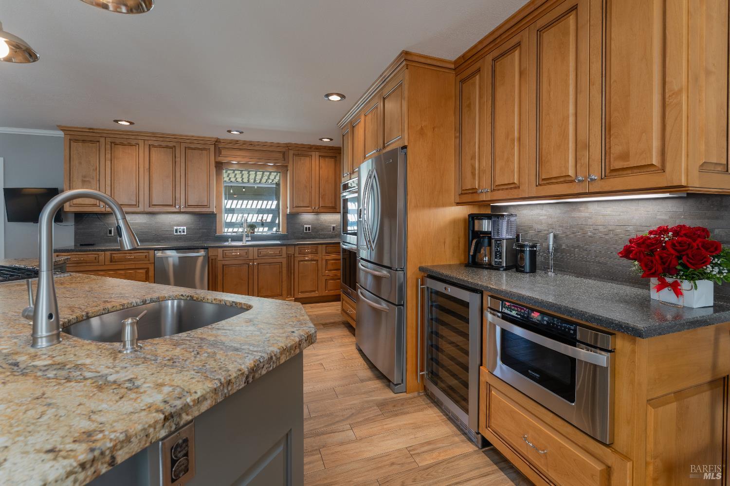 916 Fairway Avenue Ukiah CA 95482