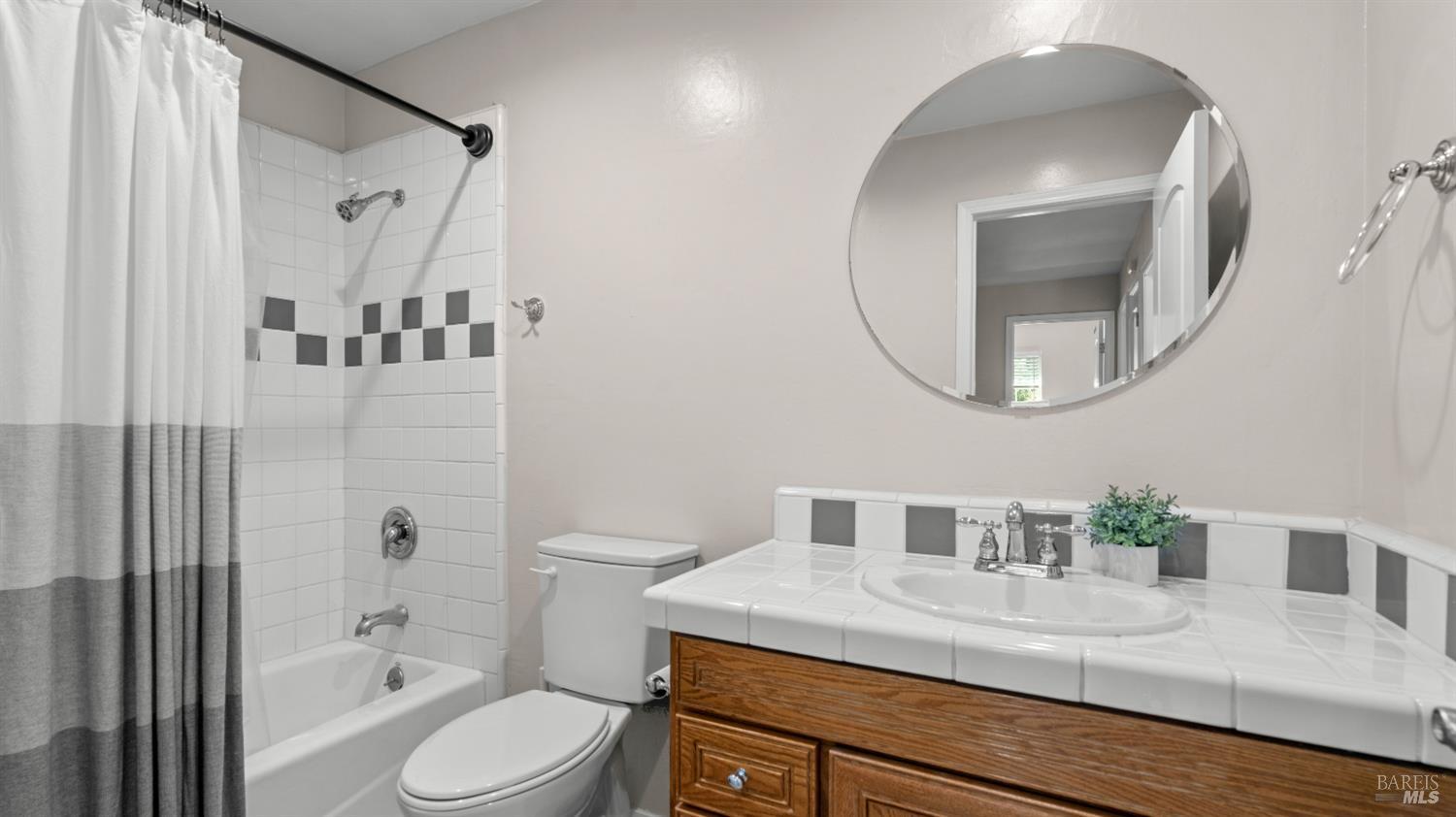 5260 San Luis Avenue Santa Rosa CA 95409