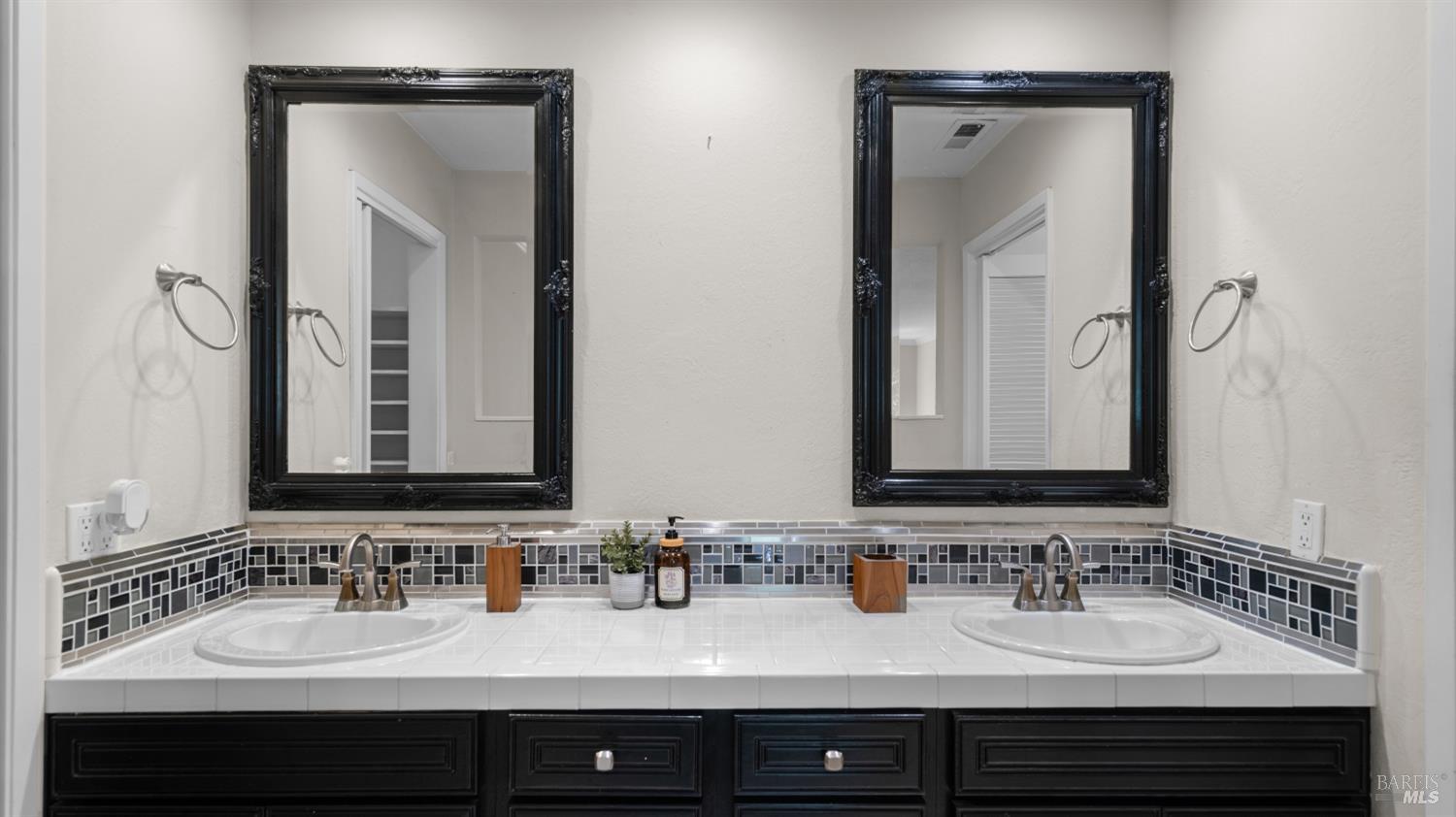 5260 San Luis Avenue Santa Rosa CA 95409
