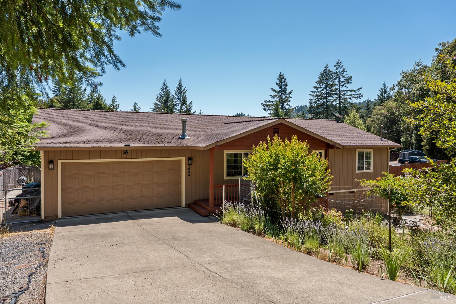 1853 Tulip Place Willits CA 95490