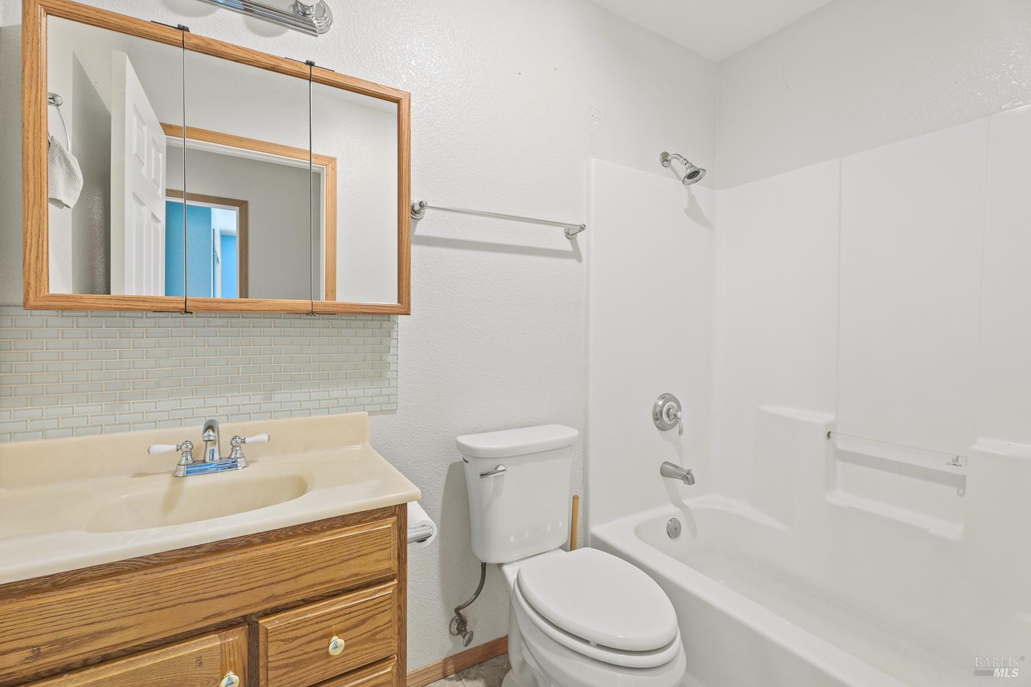 1853 Tulip Place Willits CA 95490