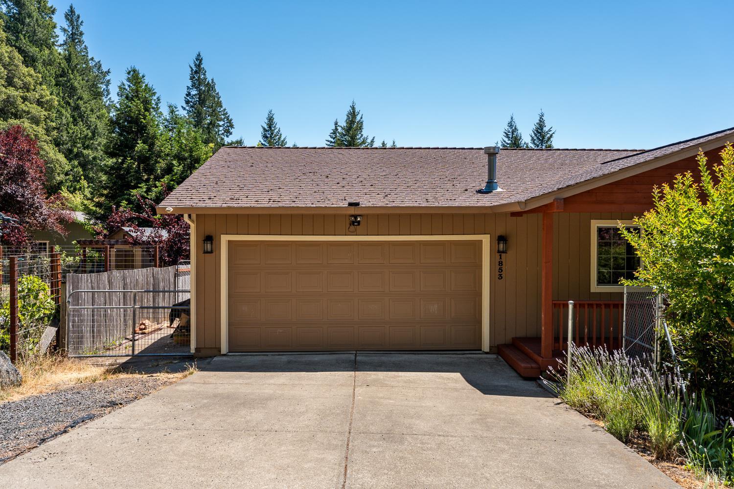 1853 Tulip Place Willits CA 95490