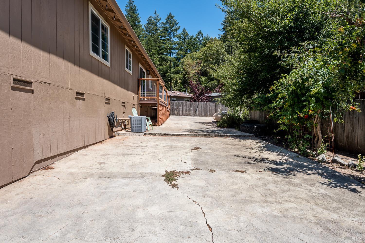 1853 Tulip Place Willits CA 95490