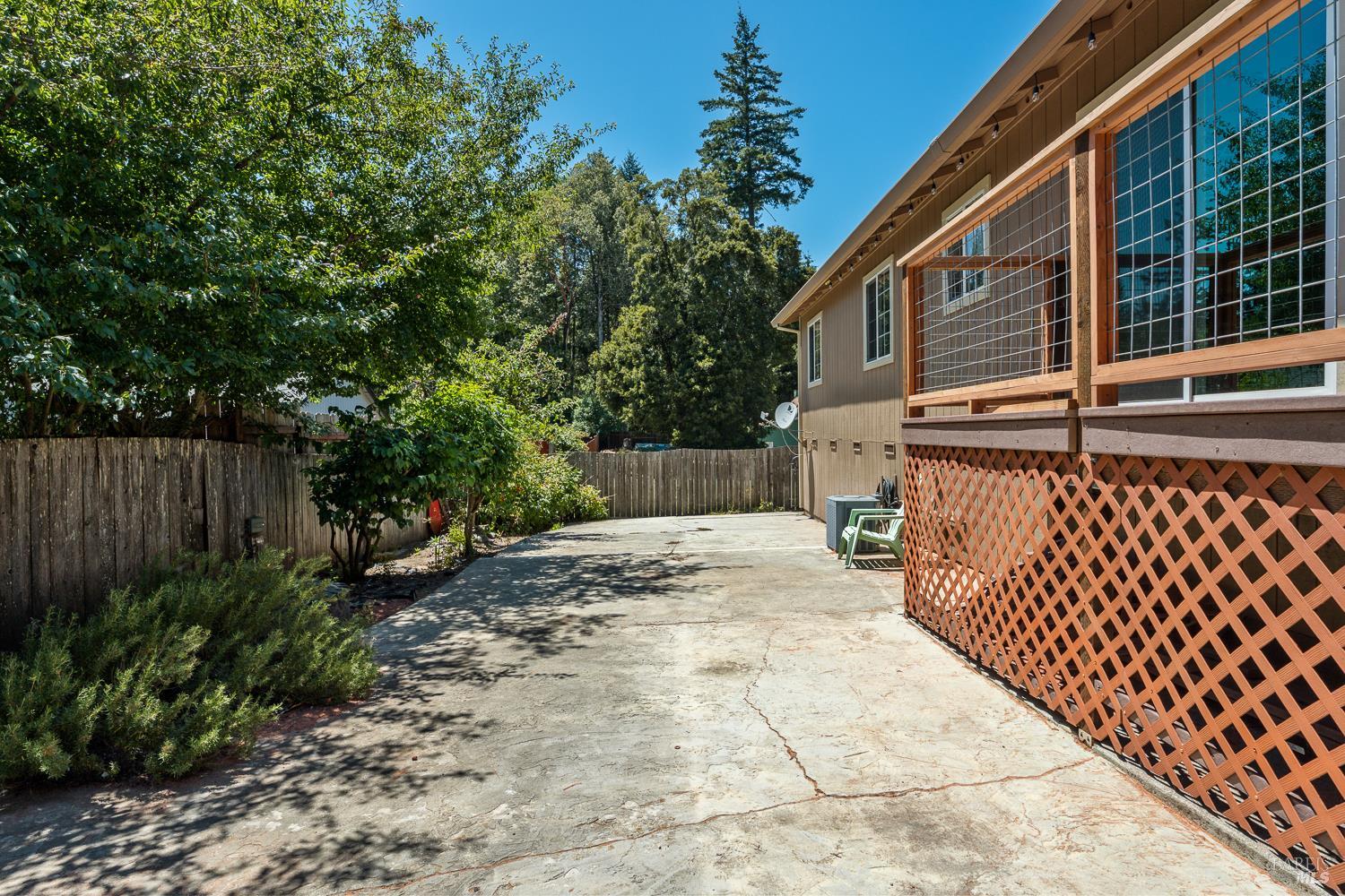 1853 Tulip Place Willits CA 95490