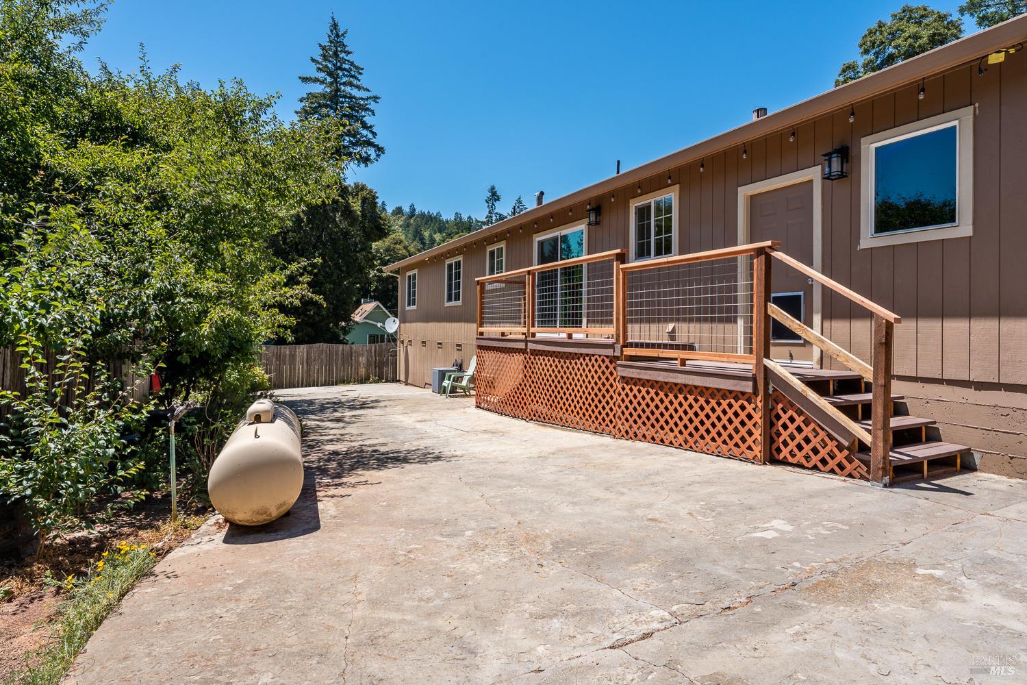 1853 Tulip Place Willits CA 95490