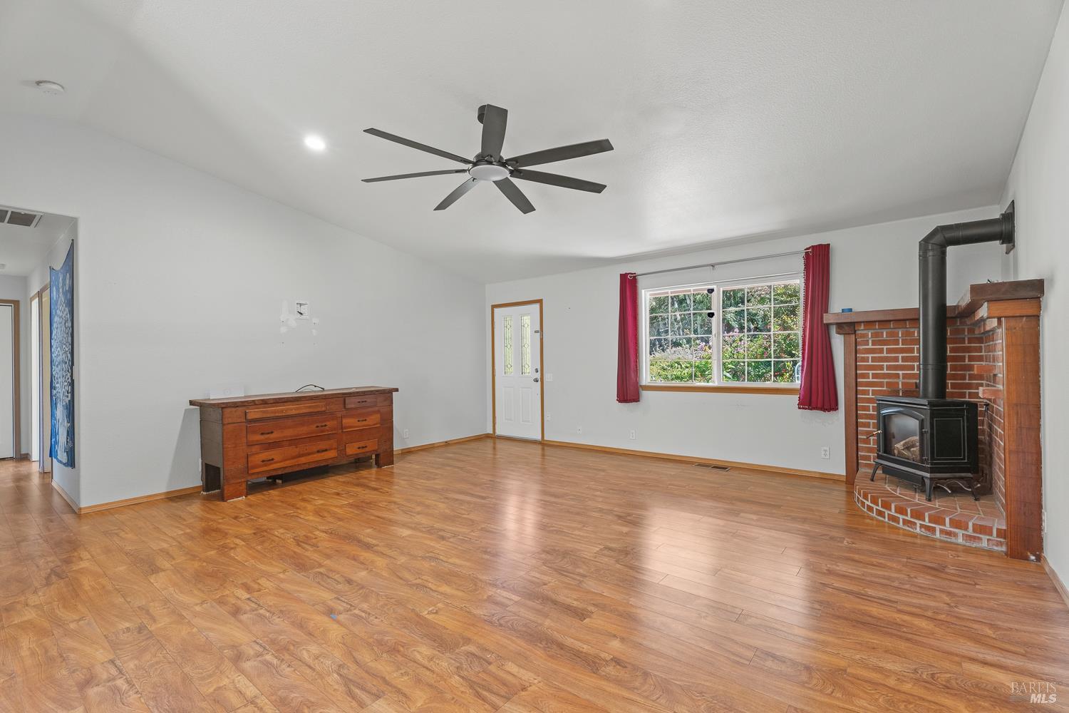 1853 Tulip Place Willits CA 95490