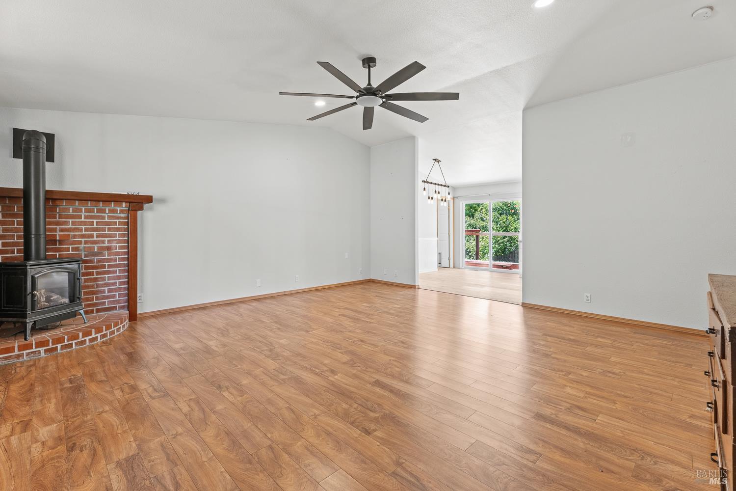 1853 Tulip Place Willits CA 95490