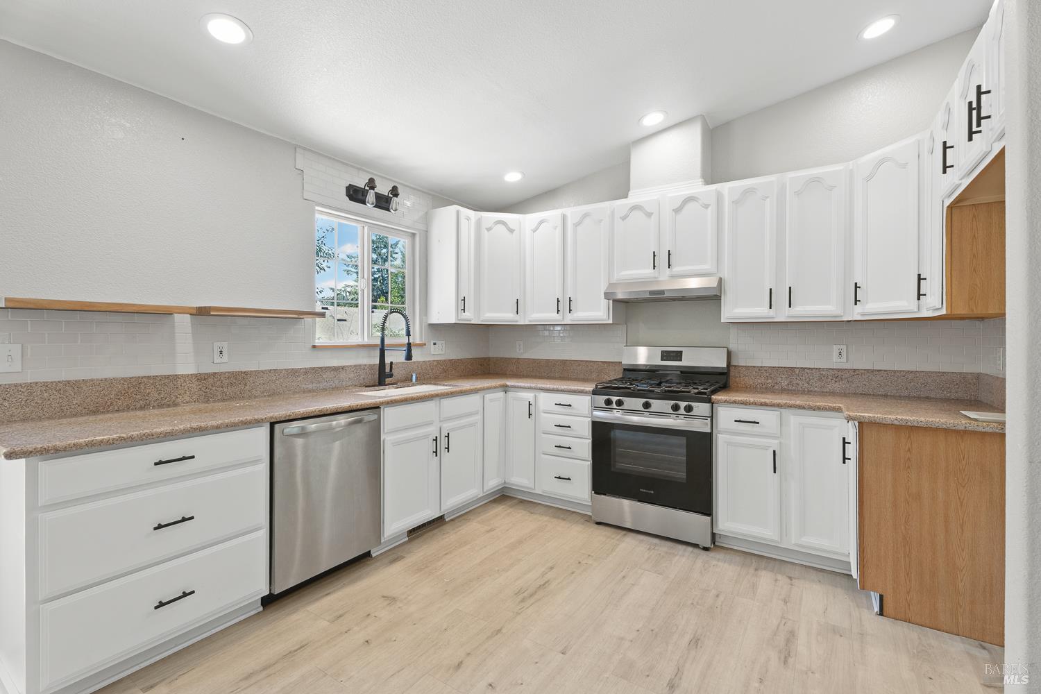 1853 Tulip Place Willits CA 95490