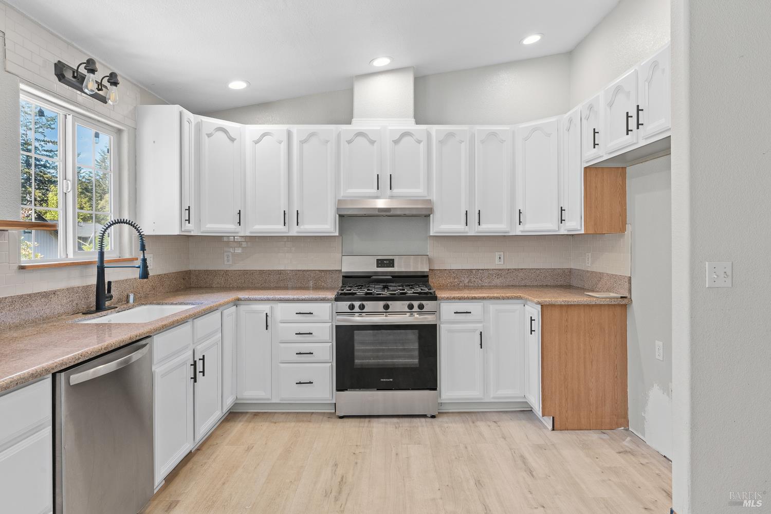 1853 Tulip Place Willits CA 95490