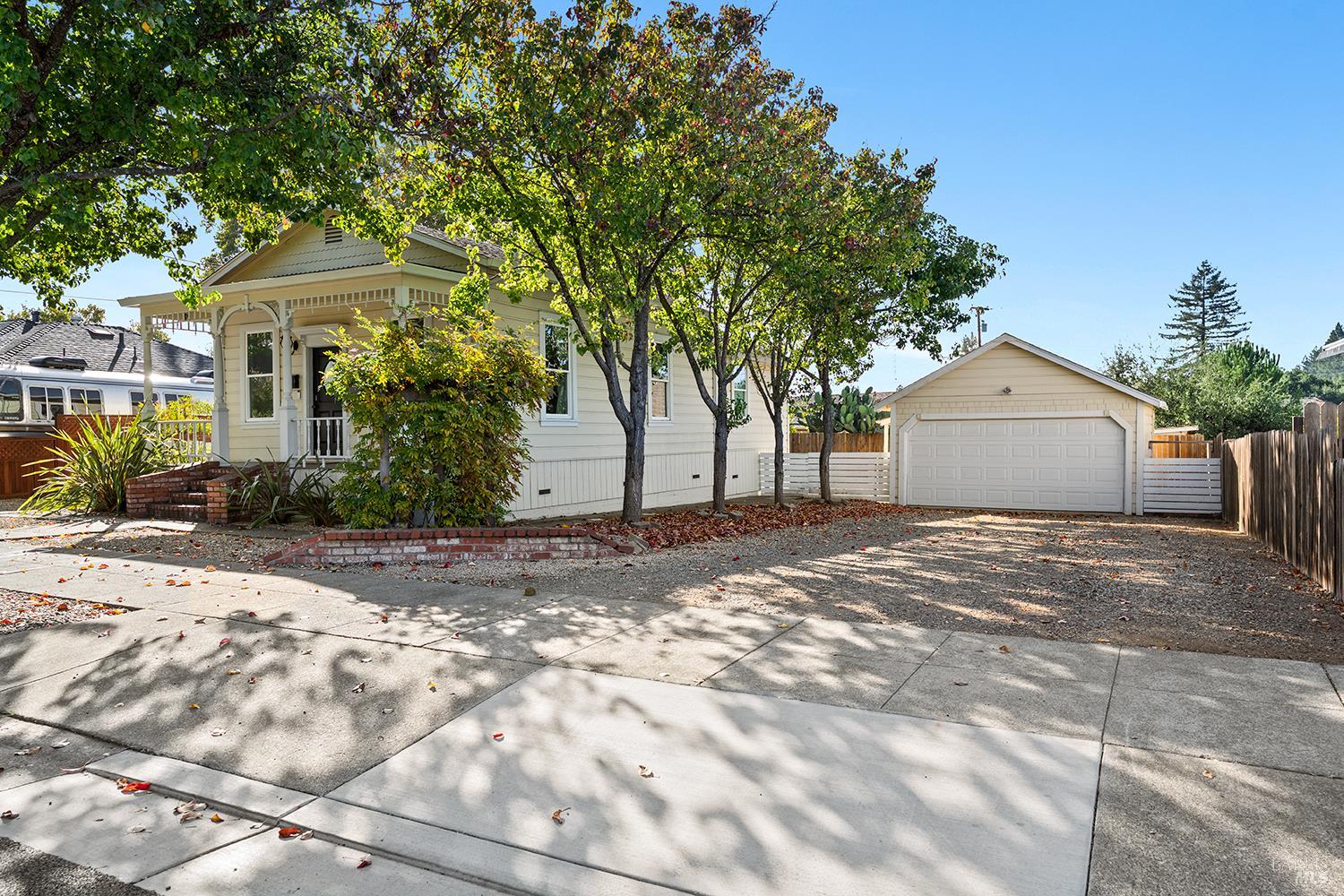 318 Mason Street Healdsburg CA 95448