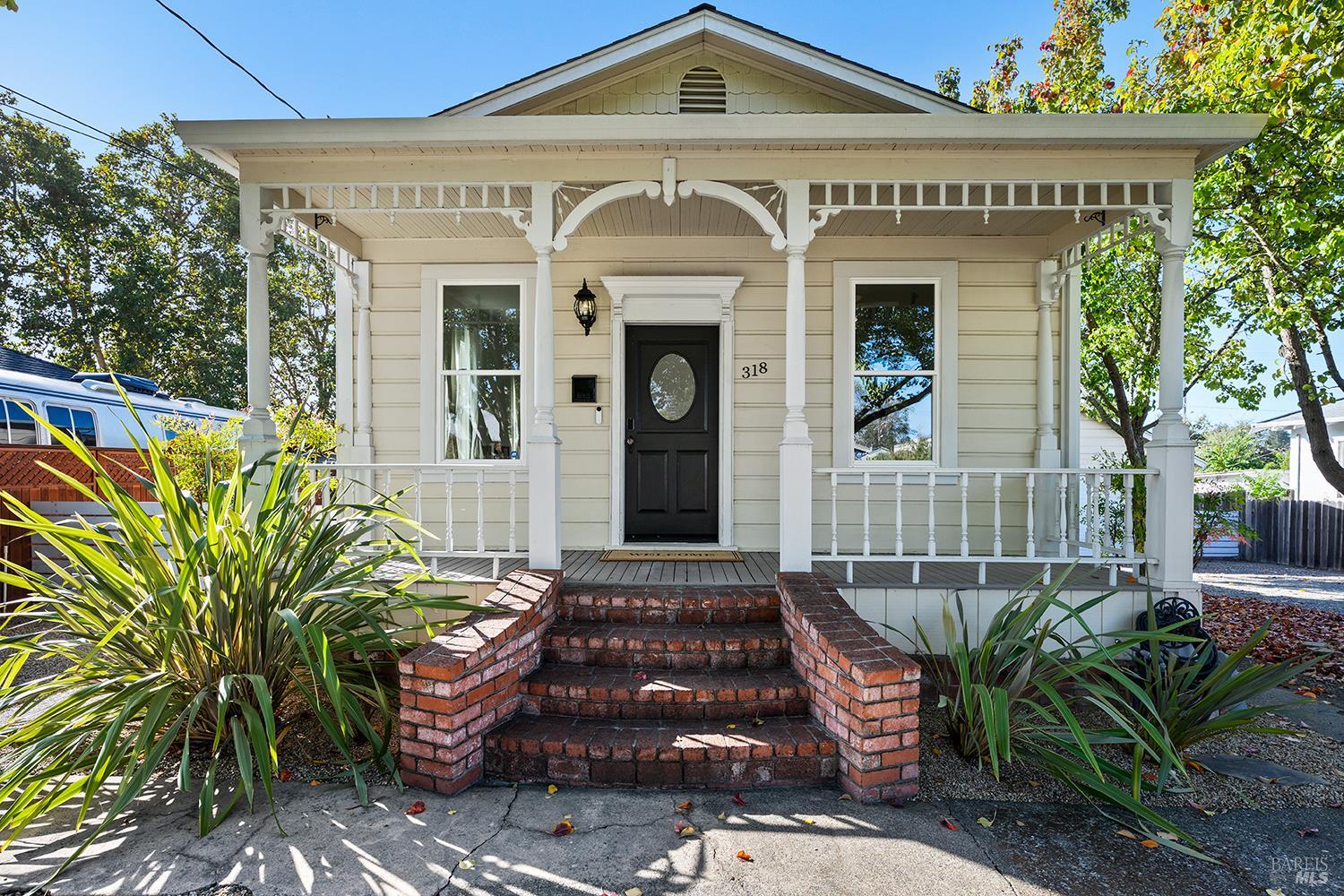 318 Mason Street Healdsburg CA 95448