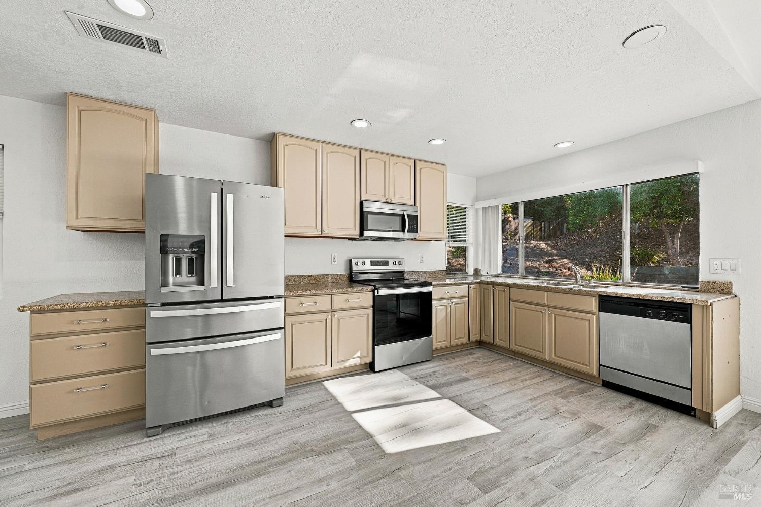 123 Gregory Lane Vallejo CA 94591