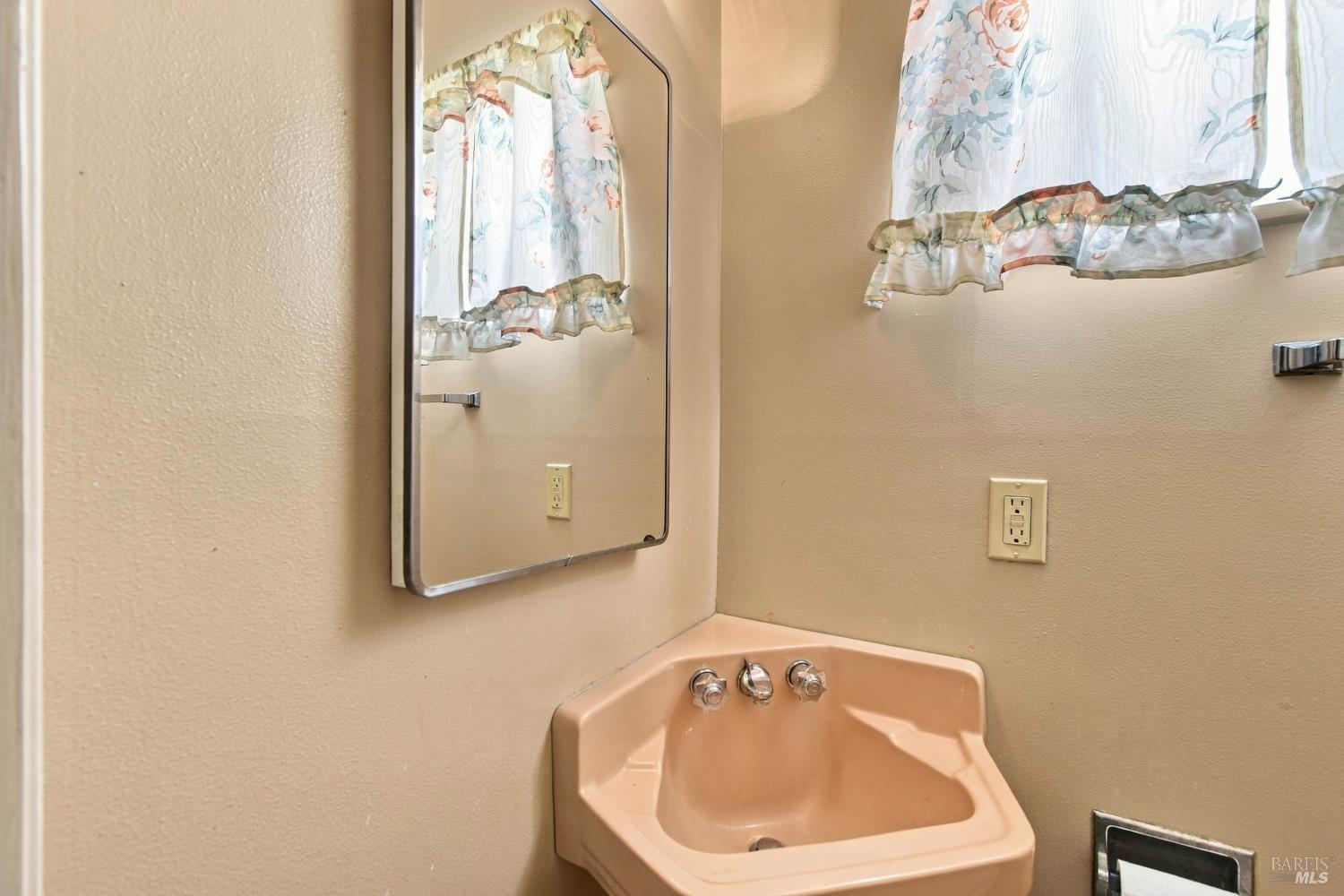 368 E School Street Cotati CA 94931