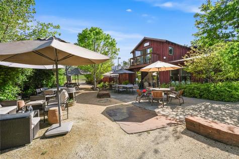 5520 W Soda Rock Lane Healdsburg CA 95448