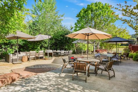 5520 W Soda Rock Lane Healdsburg CA 95448