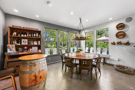 5520 W Soda Rock Lane Healdsburg CA 95448
