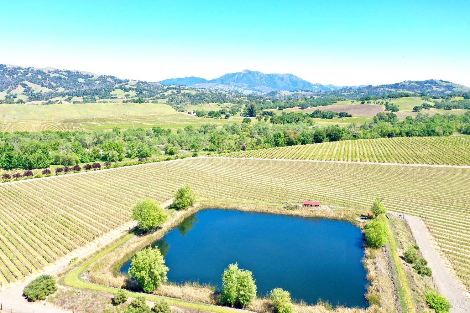 5520 W Soda Rock Lane Healdsburg CA 95448