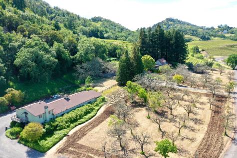 5520 W Soda Rock Lane Healdsburg CA 95448