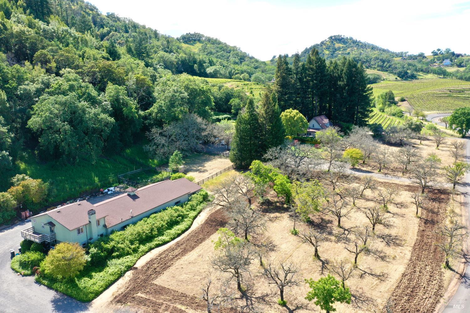 5520 W Soda Rock Lane Healdsburg CA 95448