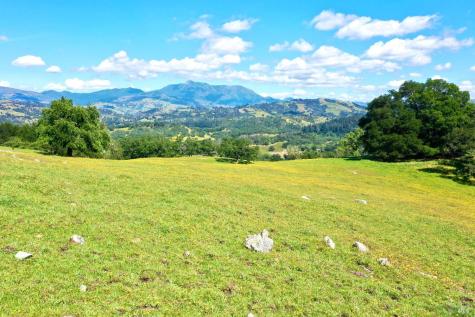 5520 W Soda Rock Lane Healdsburg CA 95448