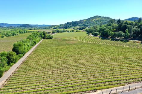 5520 W Soda Rock Lane Healdsburg CA 95448